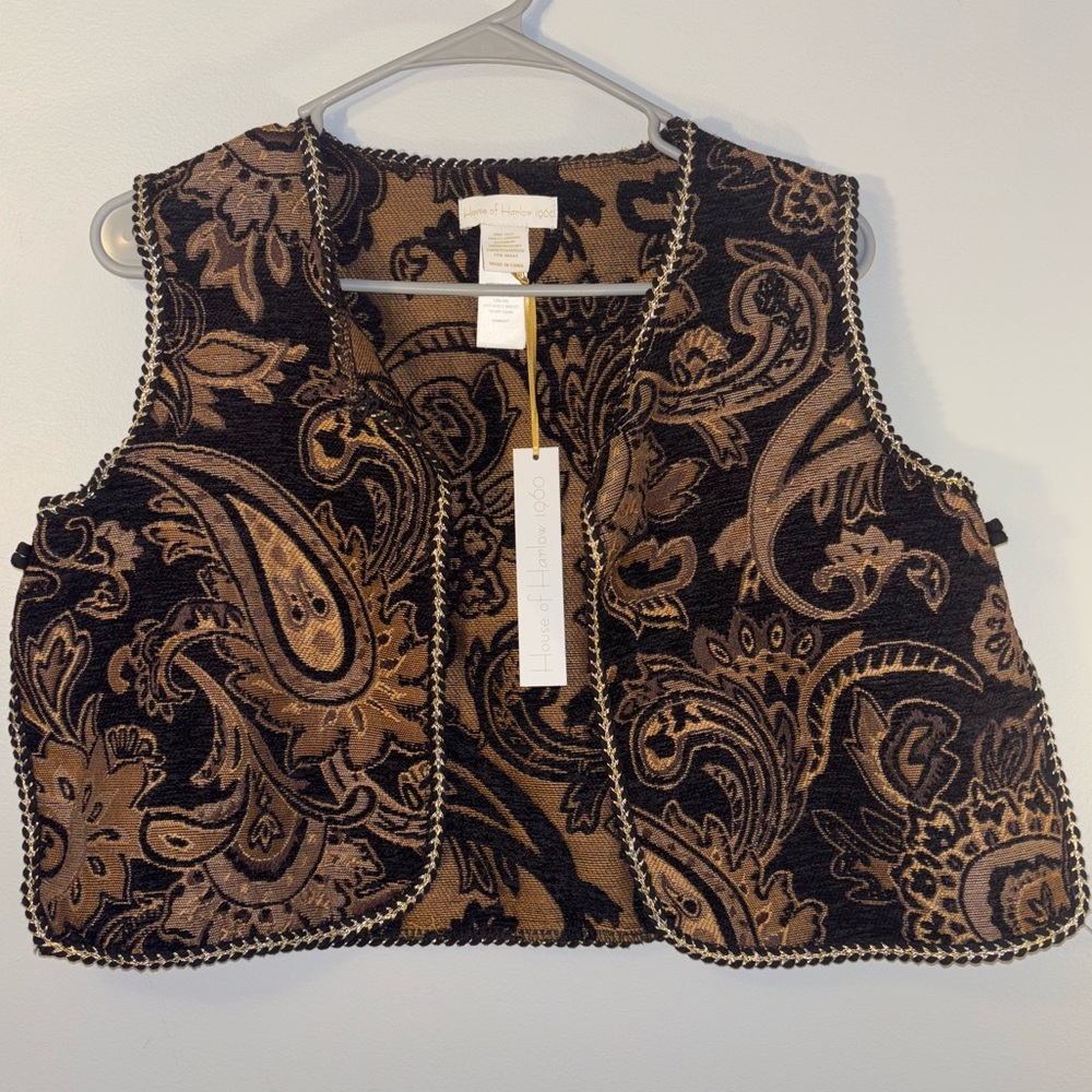 ⚱️NWT House of Harlow 1960 Black and Brown Paisley Vest
